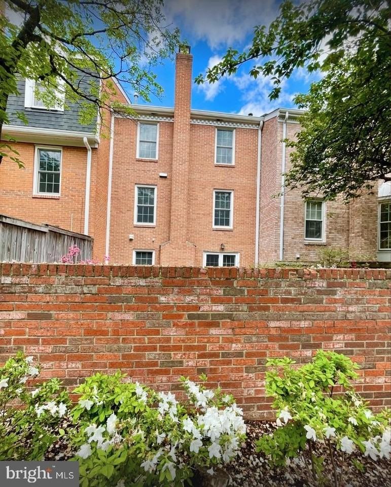 6633 Mclean Ct - Photo 3 of 32