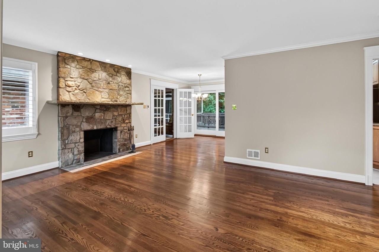 7614 Woodridge Cir - Photo 4 of 50