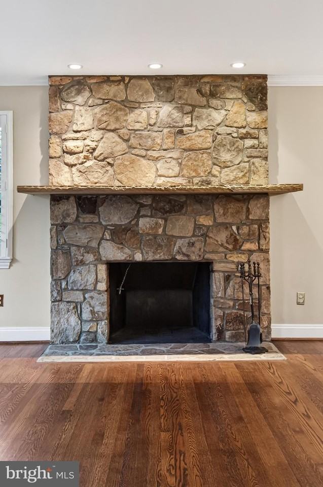 7614 Woodridge Cir - Photo 7 of 50