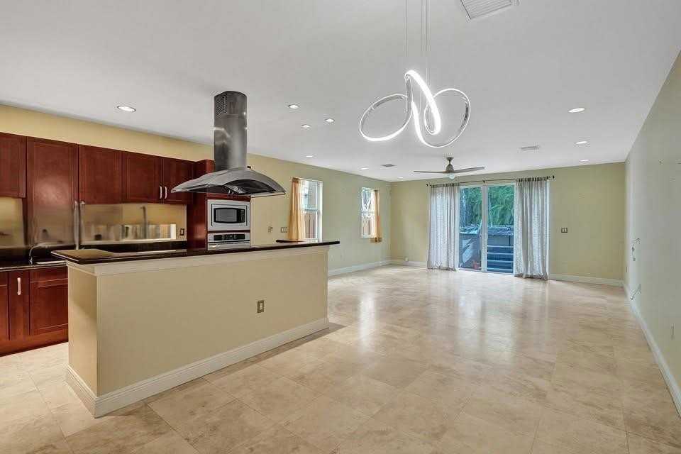 409 Sw 5th St - Photo 7 of 8