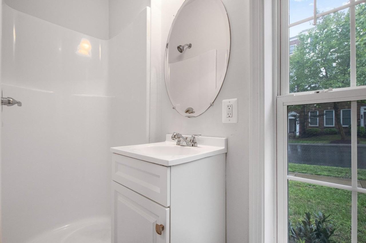 14741 Potomac Branch Dr - Photo 7 of 43