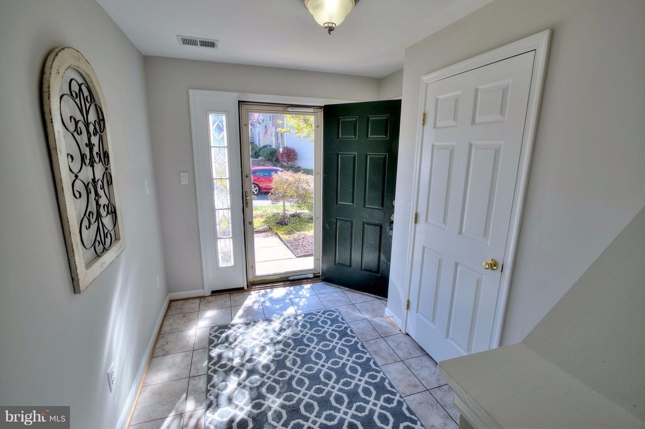 10150 Elgin Way - Photo 3 of 31