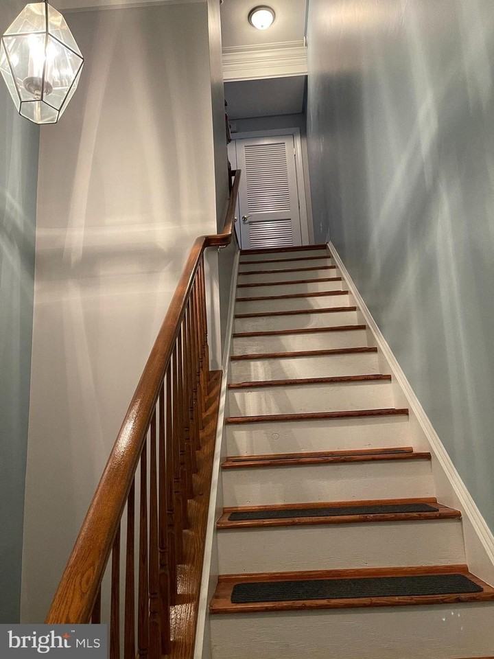 14837 Cloverdale Rd - Photo 6 of 24