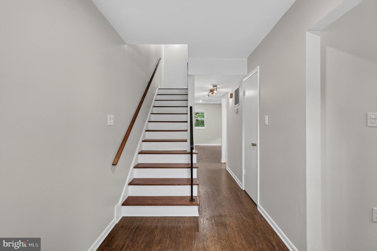 15063 Cherrydale Dr - Photo 3 of 36