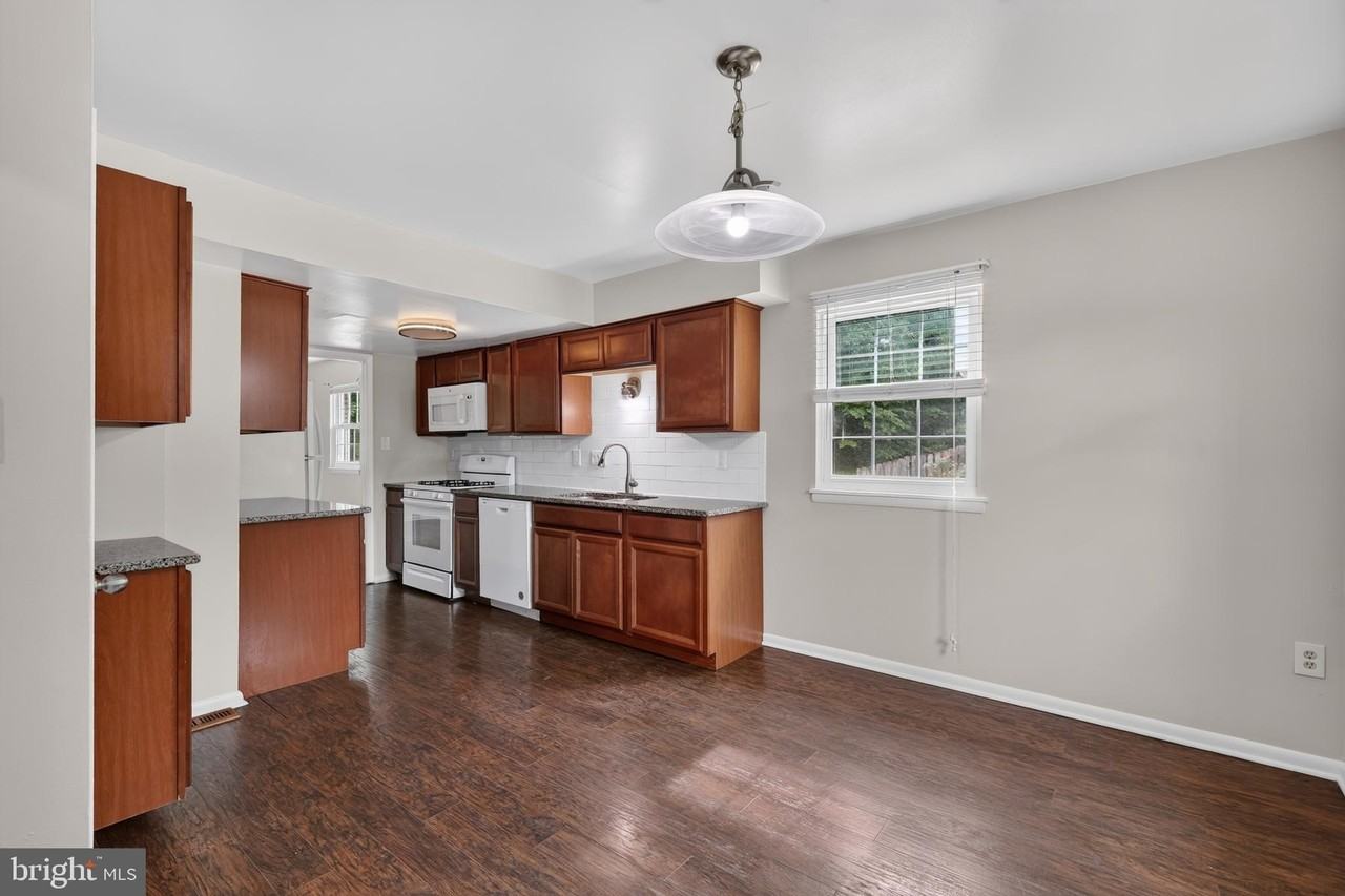 15063 Cherrydale Dr - Photo 4 of 36
