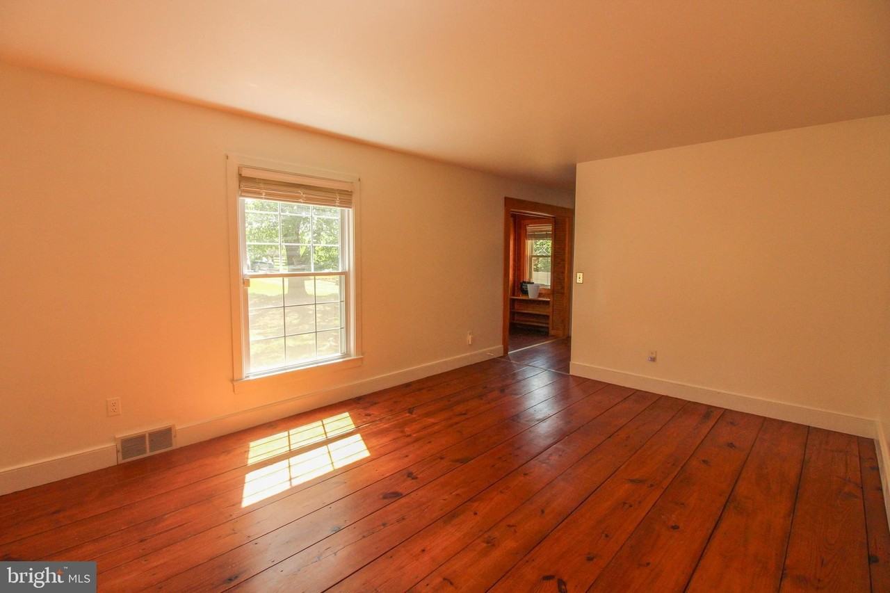 11 Hickory Ln - Photo 7 of 50