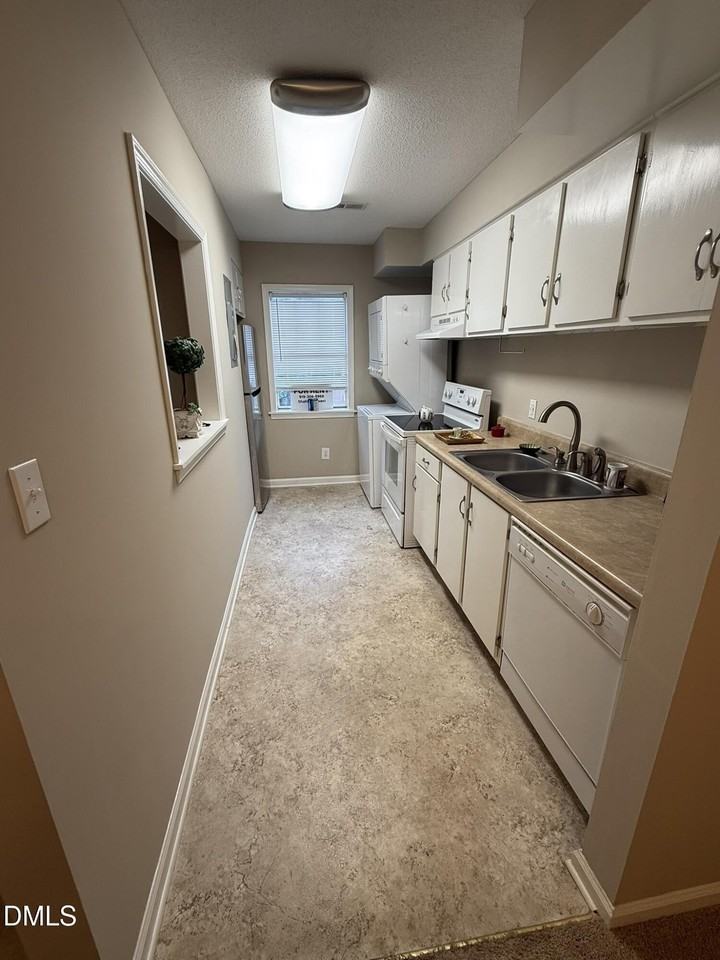 109 Scott Ln #109 - Photo 3 of 10