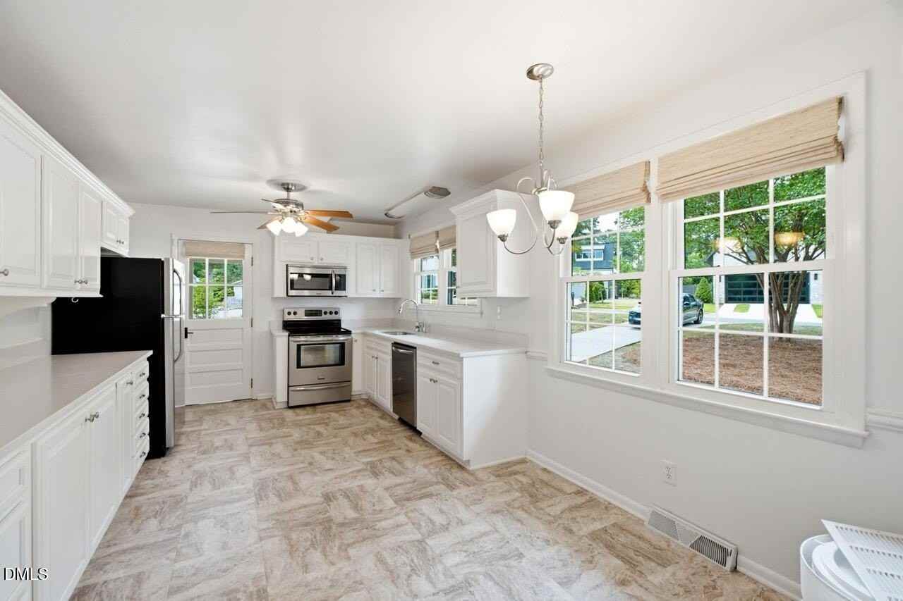 4901 Yadkin Dr - Photo 4 of 17