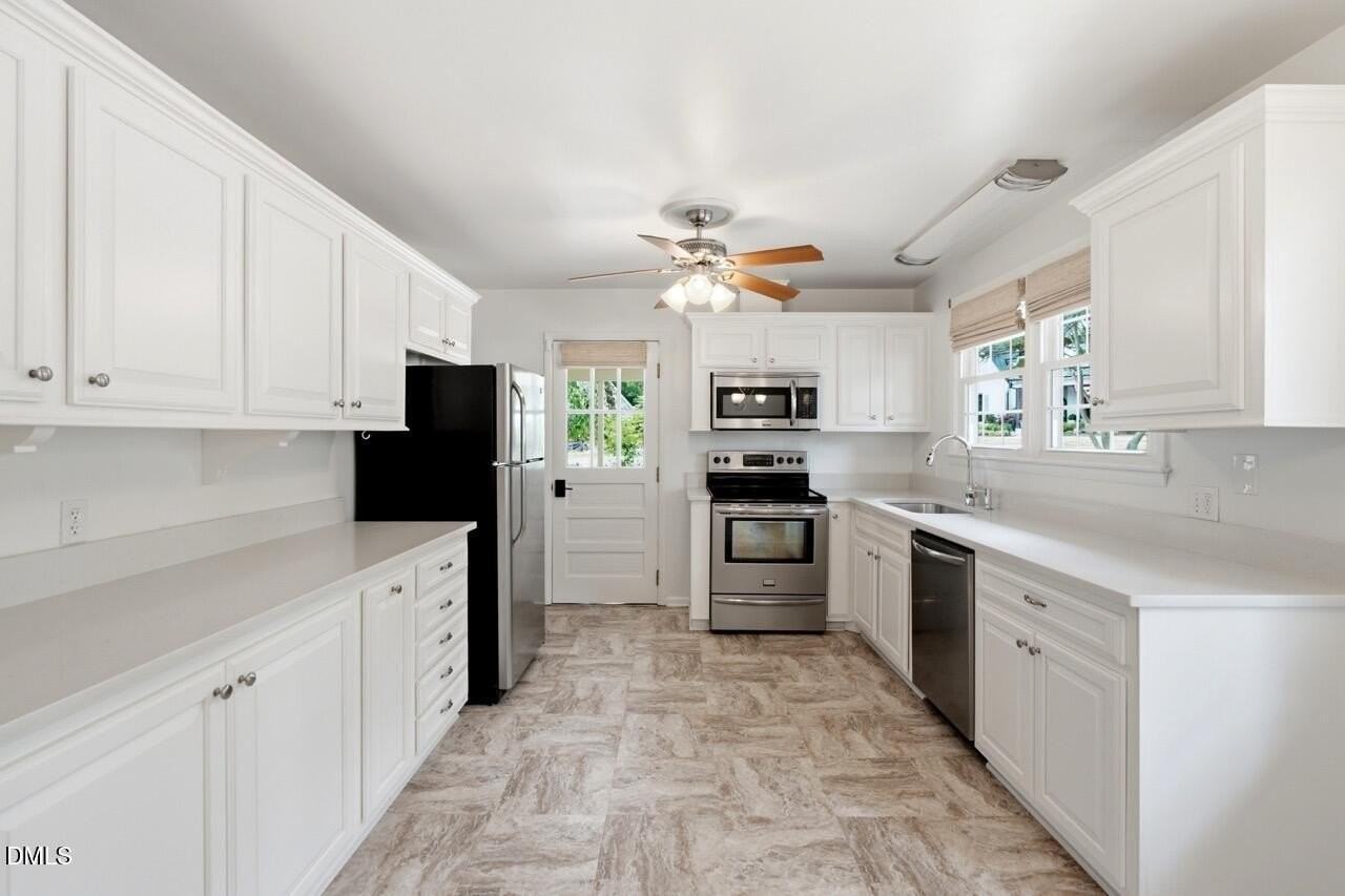 4901 Yadkin Dr - Photo 5 of 17