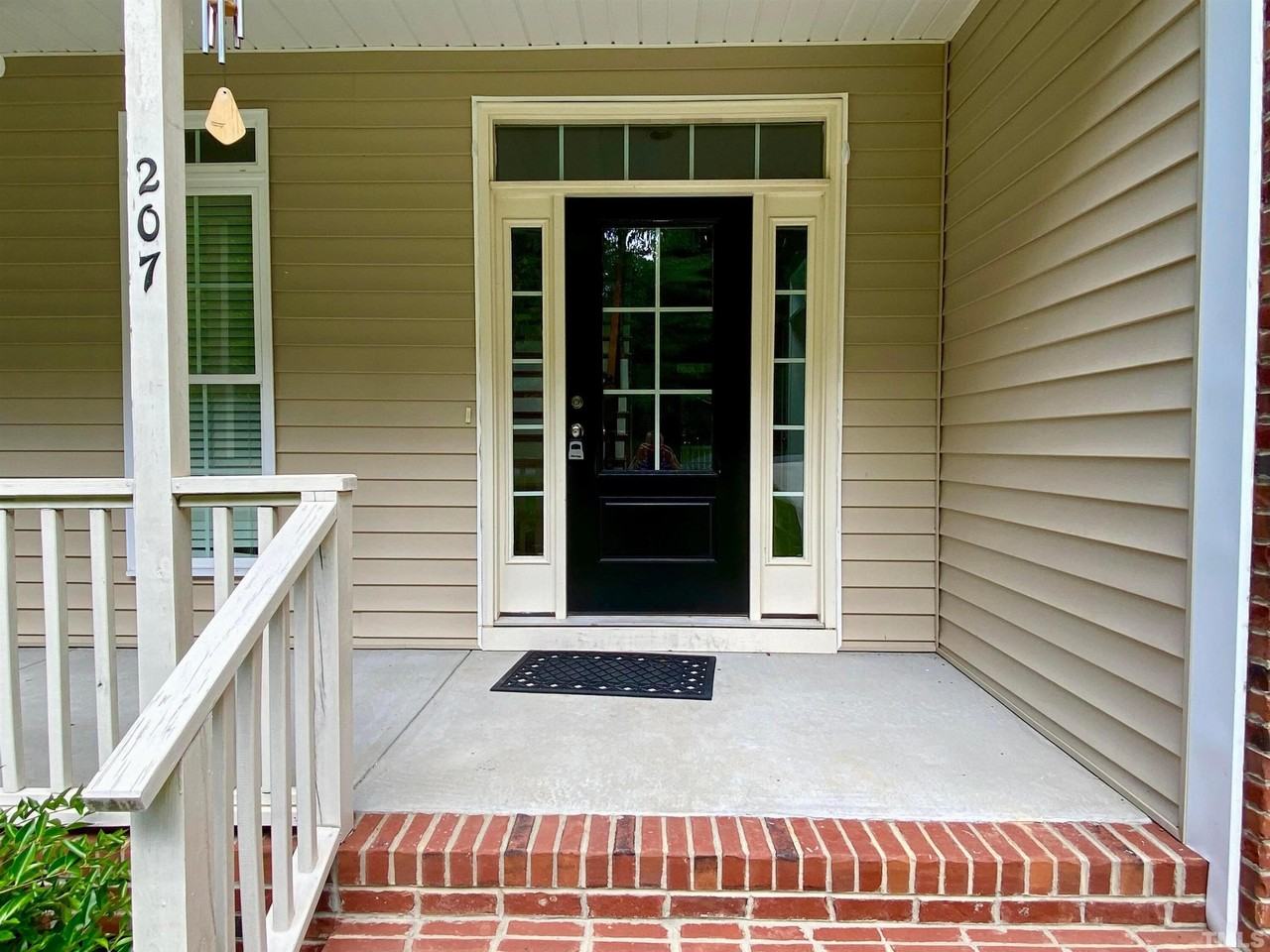 207 Lake Dr - Photo 4 of 35