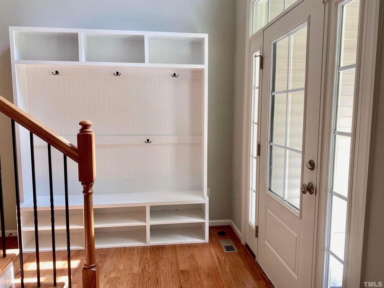 207 Lake Dr - Photo 5 of 35