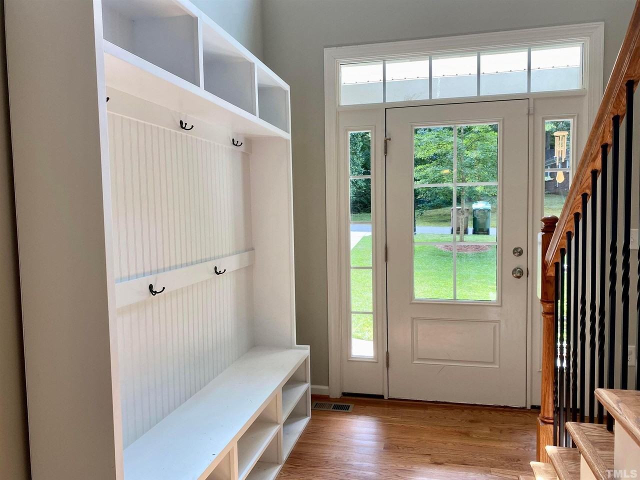 207 Lake Dr - Photo 6 of 35
