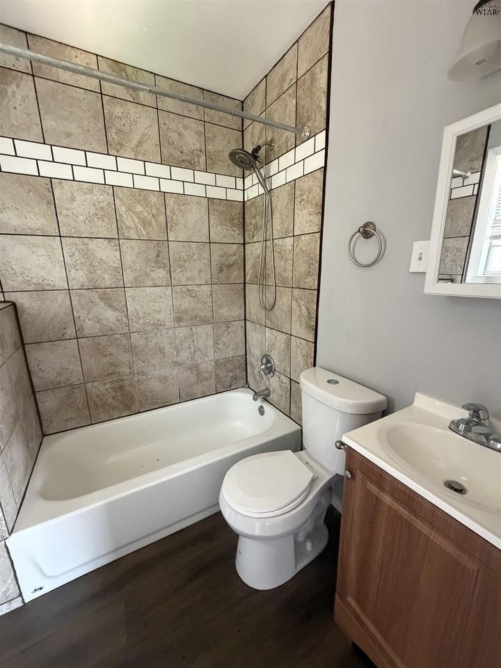 1604 Harrison St - Photo 4 of 4