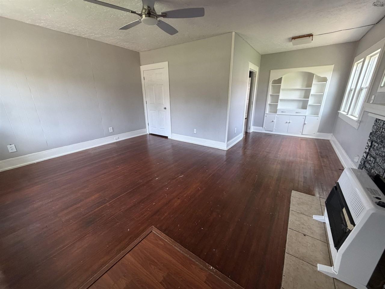 1824 Collins Ave