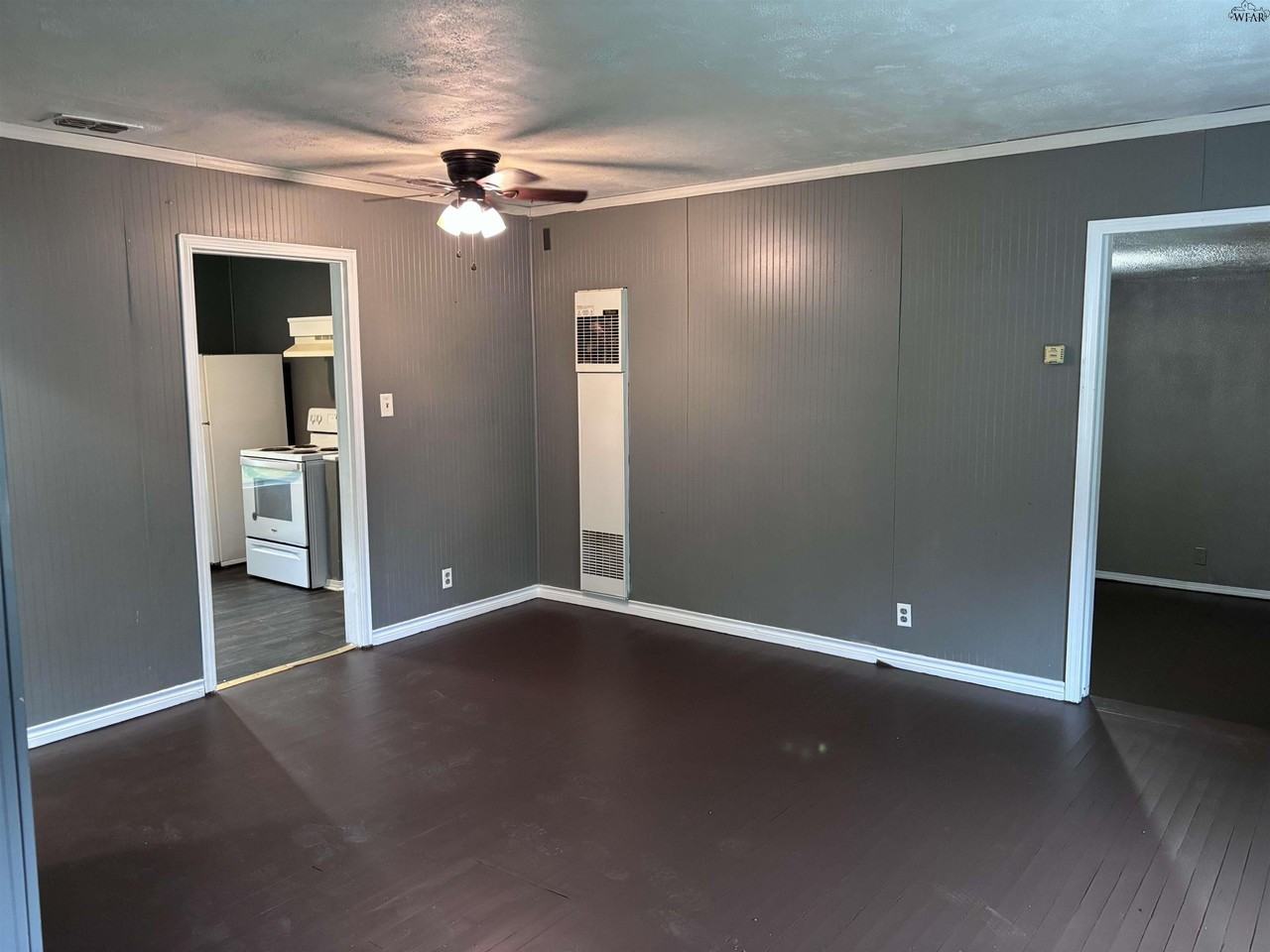 2405 Inglewood Dr - Photo 2 of 14