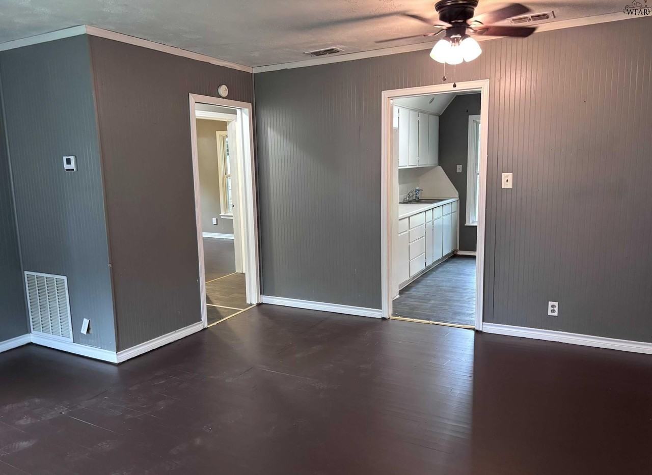 2405 Inglewood Dr - Photo 3 of 14