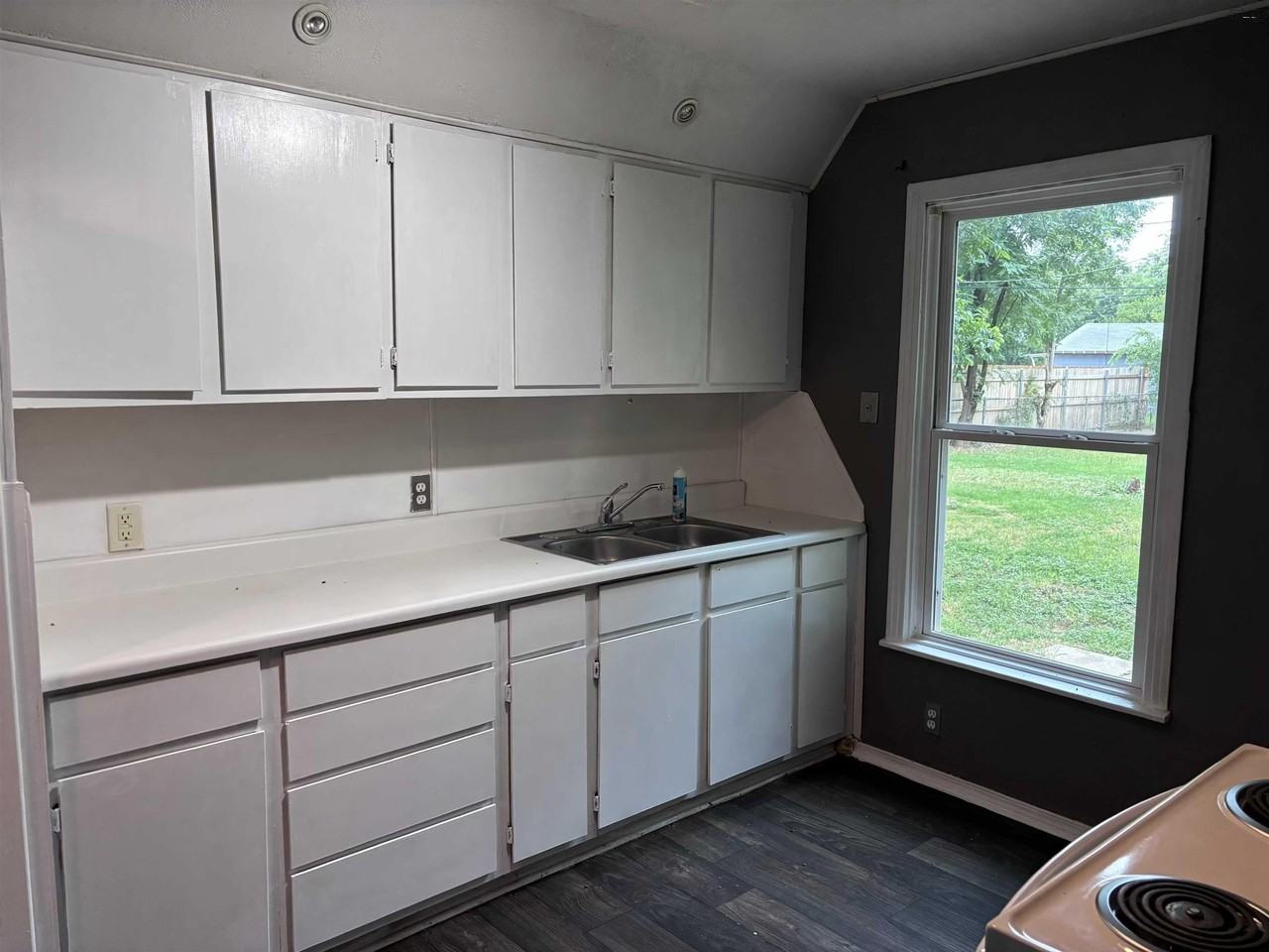 2405 Inglewood Dr - Photo 4 of 14