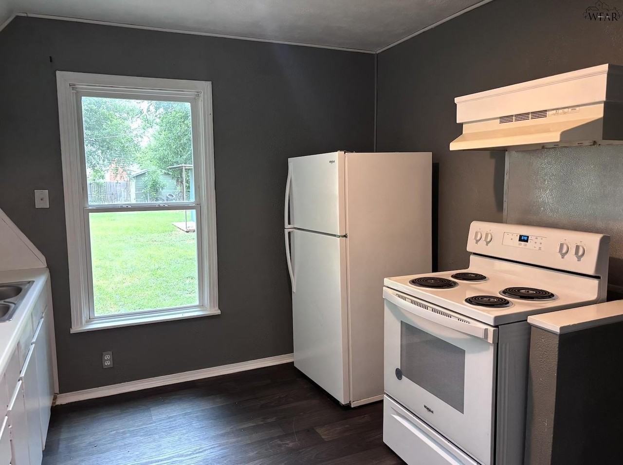 2405 Inglewood Dr - Photo 5 of 14