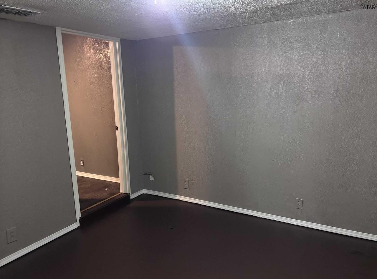 2405 Inglewood Dr - Photo 6 of 14