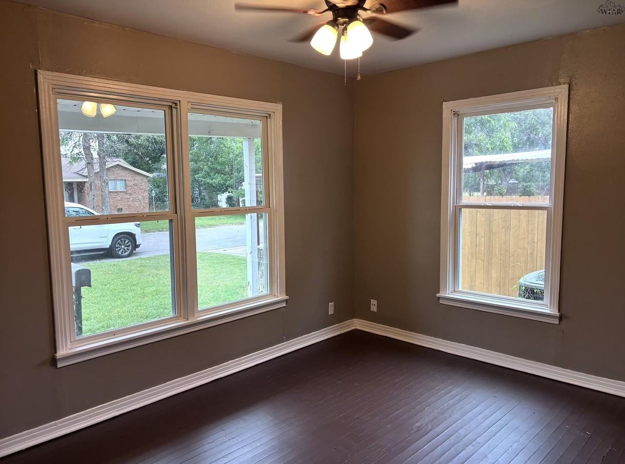 2405 Inglewood Dr - Photo 7 of 14