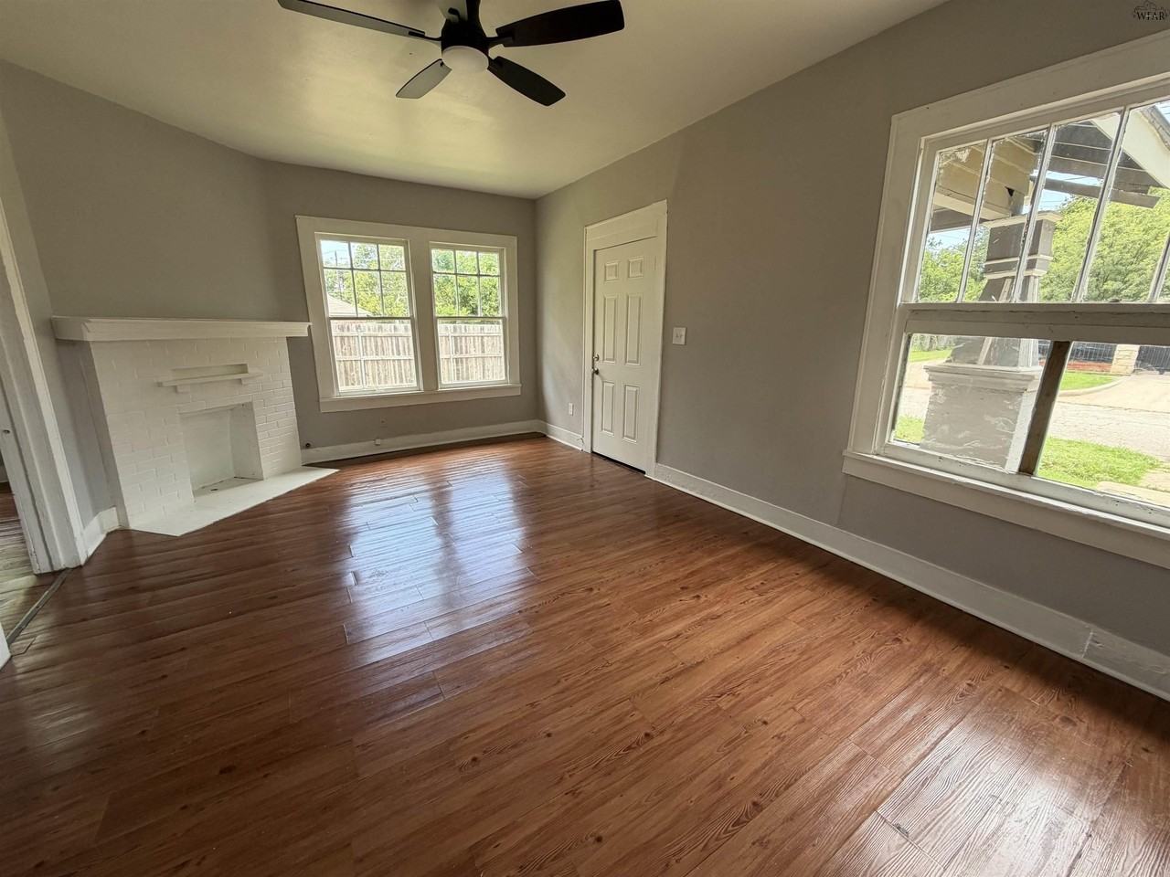 2206 Avenue E - Photo 2 of 11