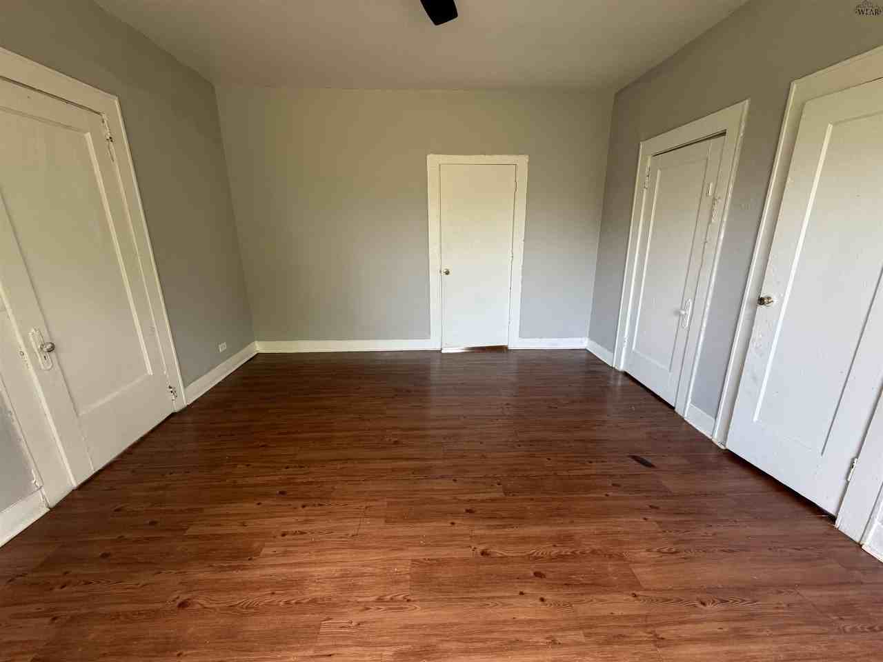 2206 Avenue E - Photo 5 of 11