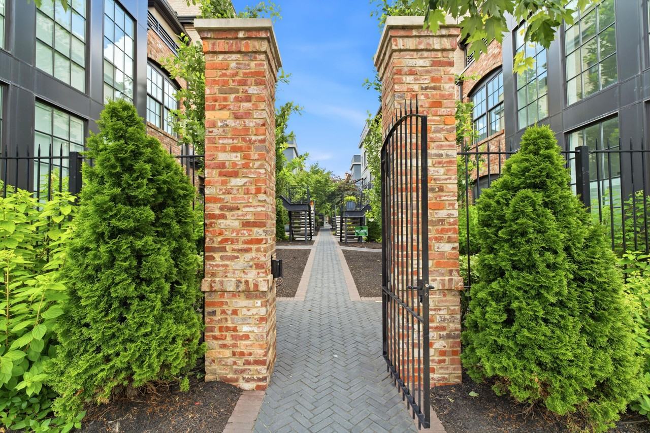 84 Normandy Ave - Photo 4 of 32