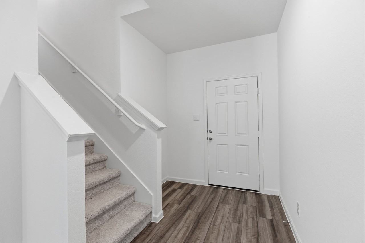 15052 Ronan Dr - Photo 5 of 25