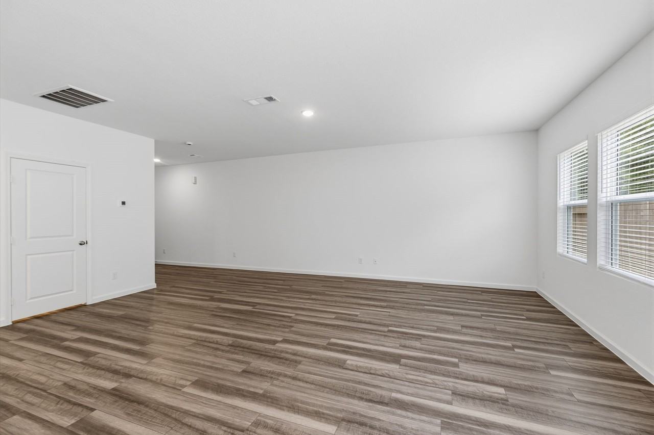 15052 Ronan Dr - Photo 7 of 25