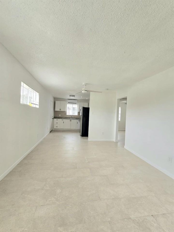 3843 Mount Pleasant St - Photo 4 of 24