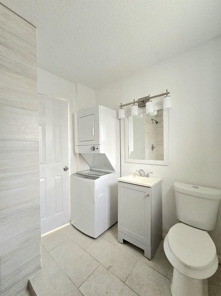 3843 Mount Pleasant St - Photo 5 of 24