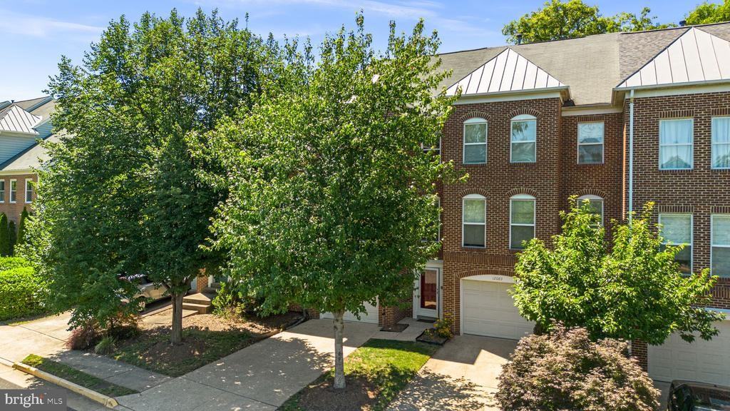 12087 Edgemere Cir - Photo 2 of 34