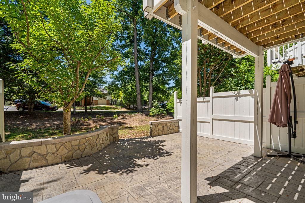 12087 Edgemere Cir - Photo 5 of 34
