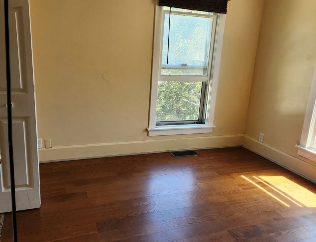 208 Illinois St - Photo 3 of 10