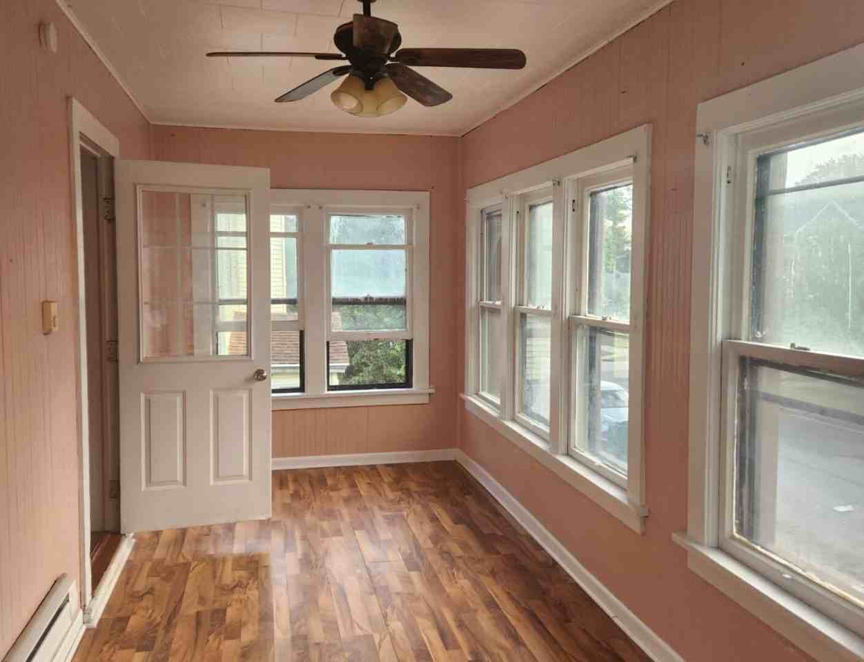 208 Illinois St - Photo 4 of 10