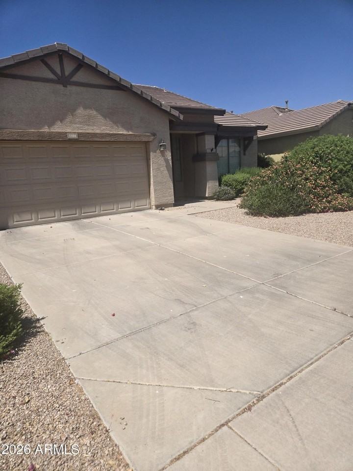 1184 W Desert Hollow Dr - Photo 2 of 17