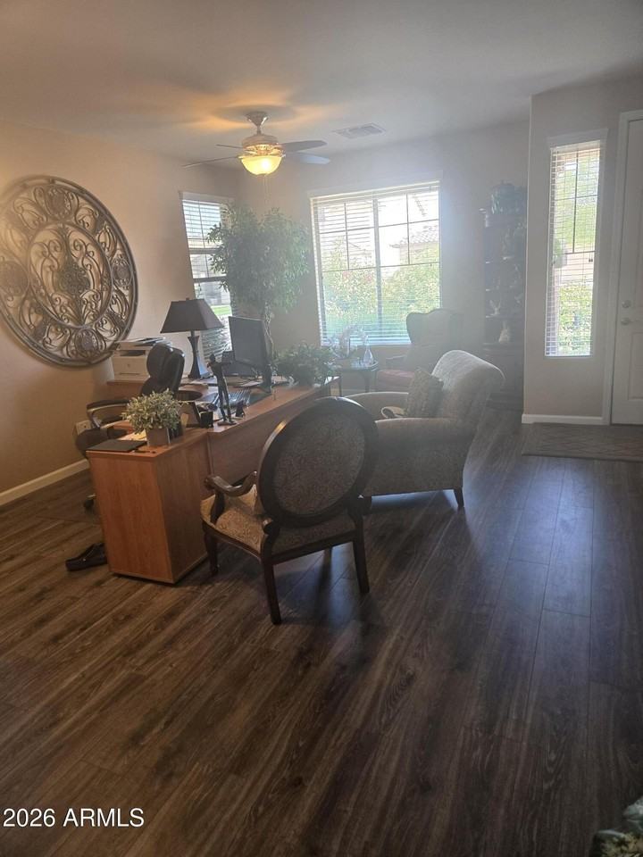 1184 W Desert Hollow Dr - Photo 3 of 17