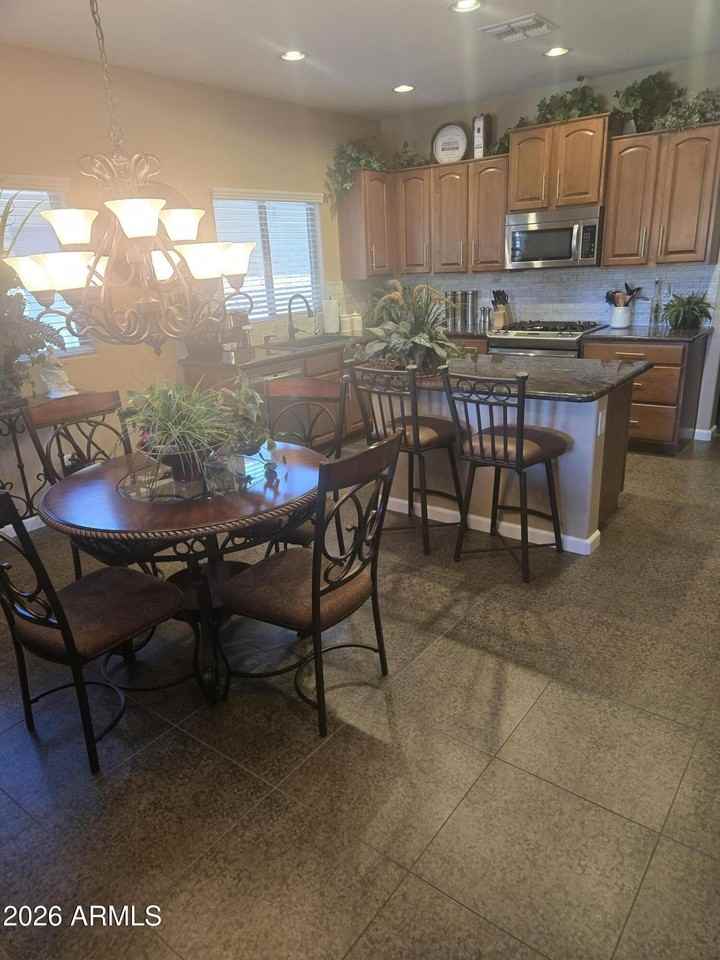 1184 W Desert Hollow Dr - Photo 5 of 17