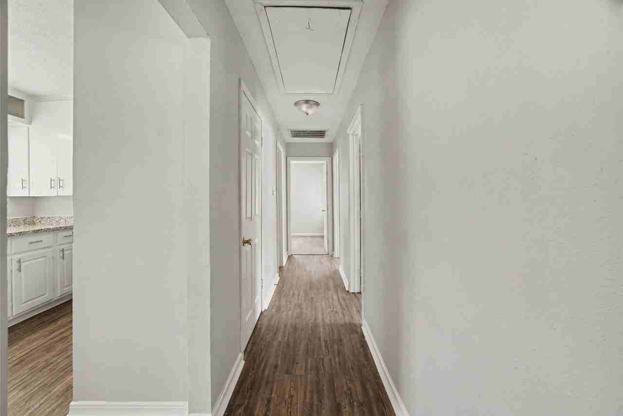 8433 Woodlyn Rd - Photo 5 of 19