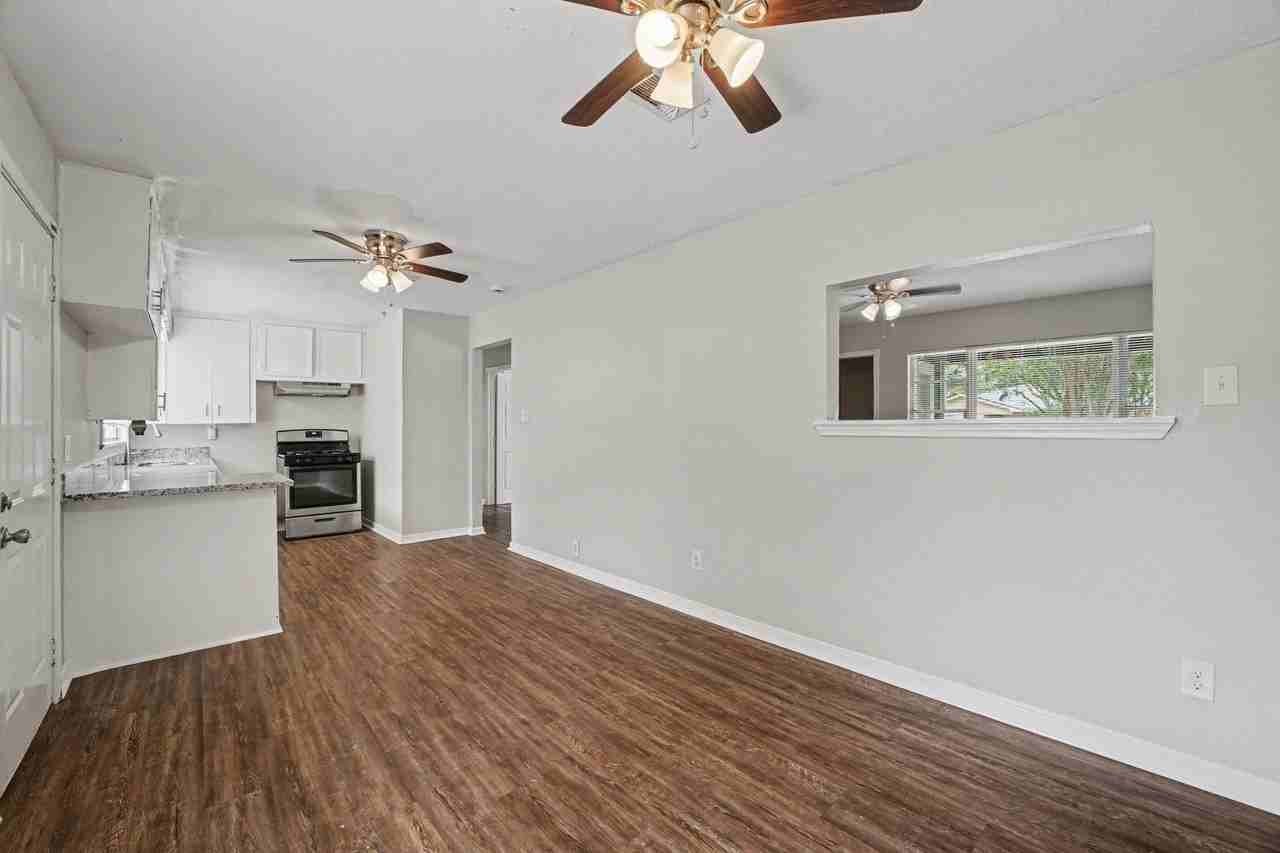 8433 Woodlyn Rd - Photo 6 of 19