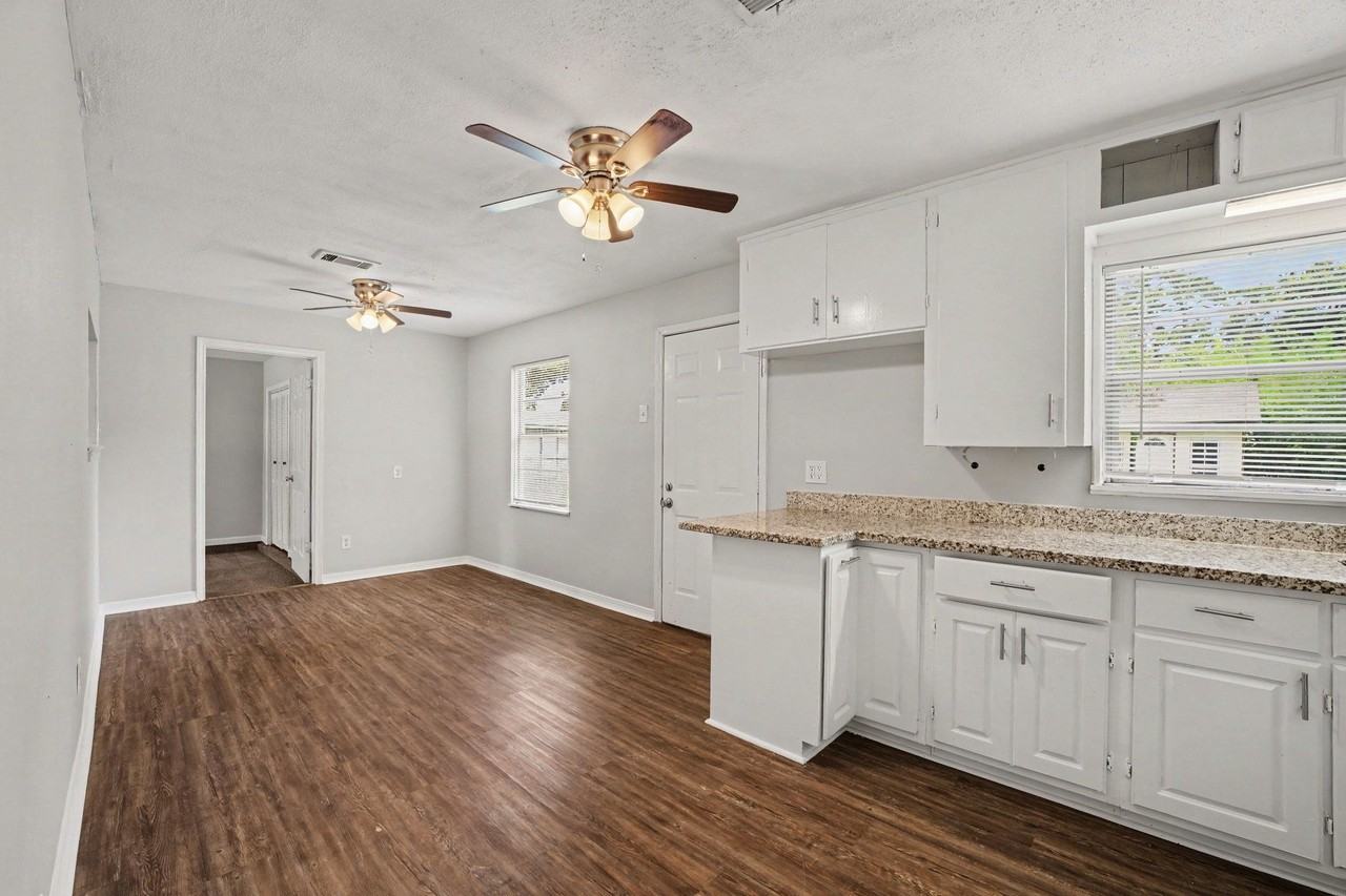 8433 Woodlyn Rd - Photo 7 of 19