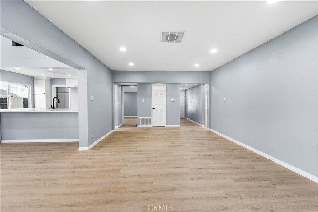 5651 Radford Ave - Photo 3 of 18