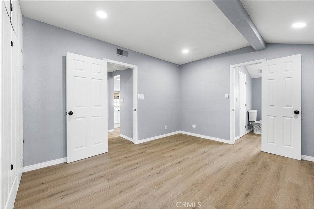 5651 Radford Ave - Photo 4 of 18