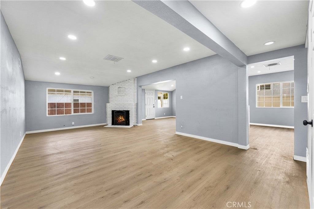 5651 Radford Ave - Photo 5 of 18