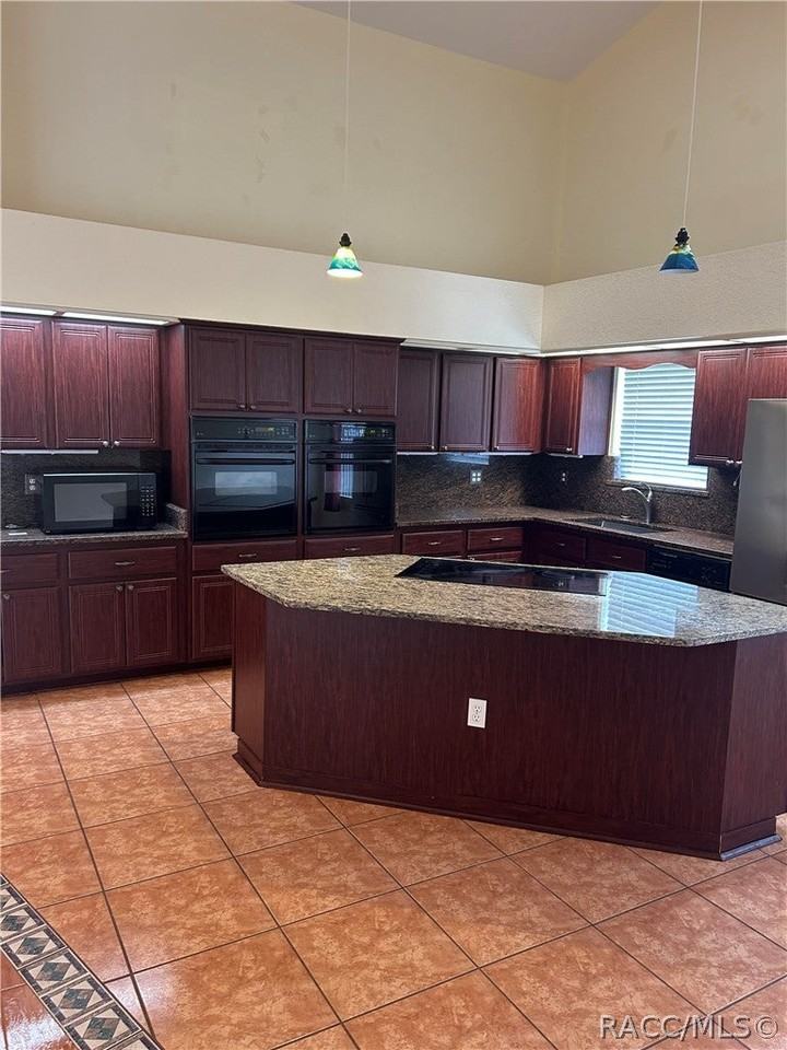 1229 E Rockefeller Ln - Photo 3 of 7