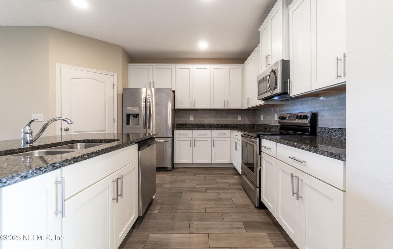 146 Castro Ct - Photo 4 of 34