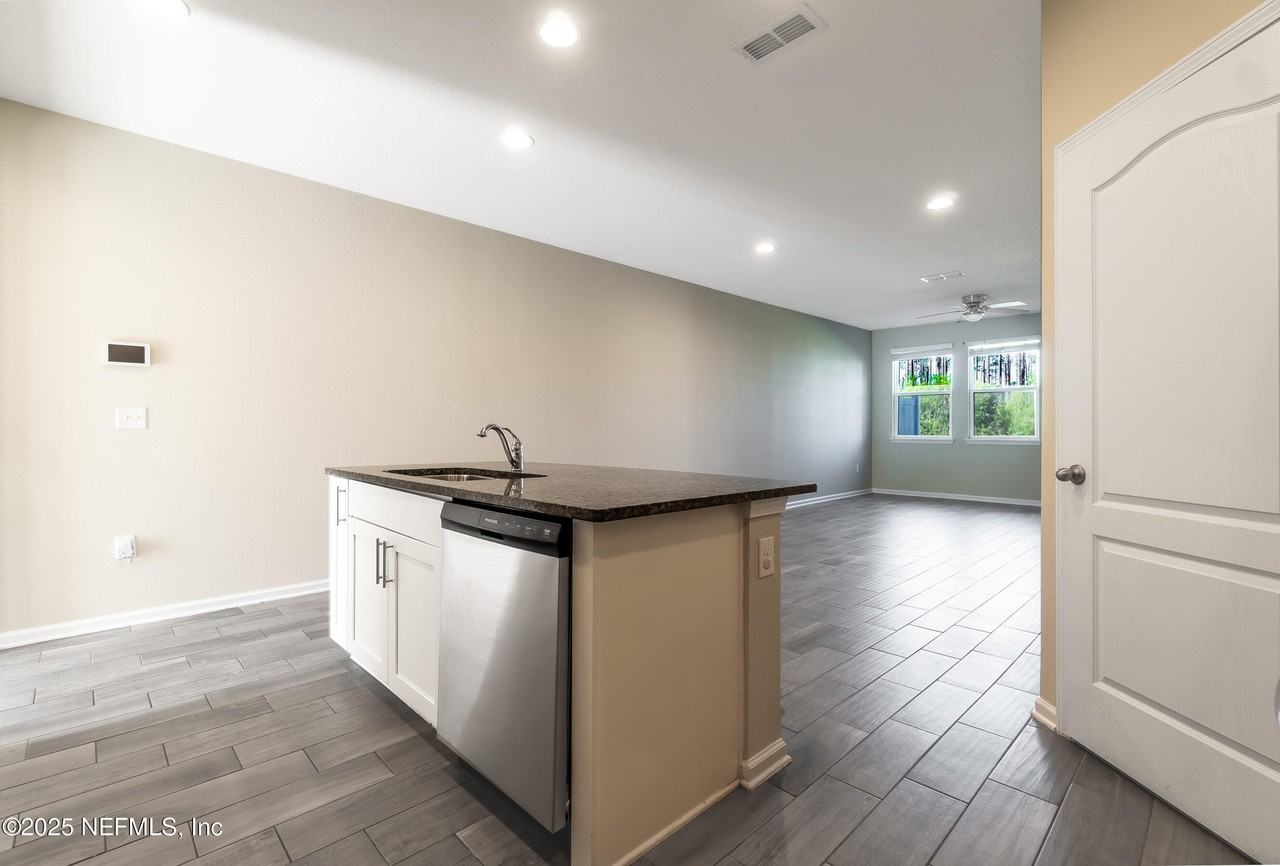 146 Castro Ct - Photo 6 of 34
