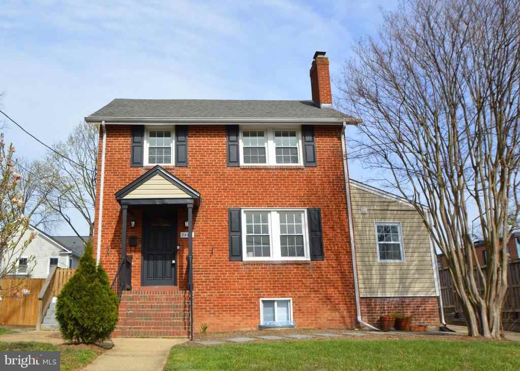 2441 N Mckinley St - Photo 2 of 22