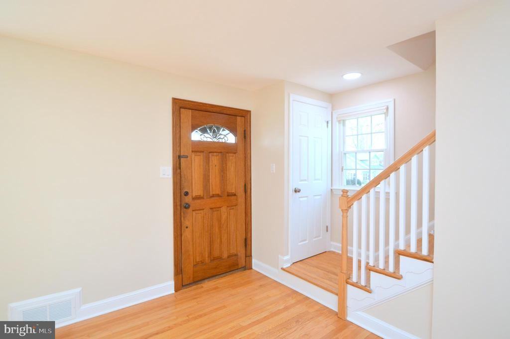 2441 N Mckinley St - Photo 3 of 22