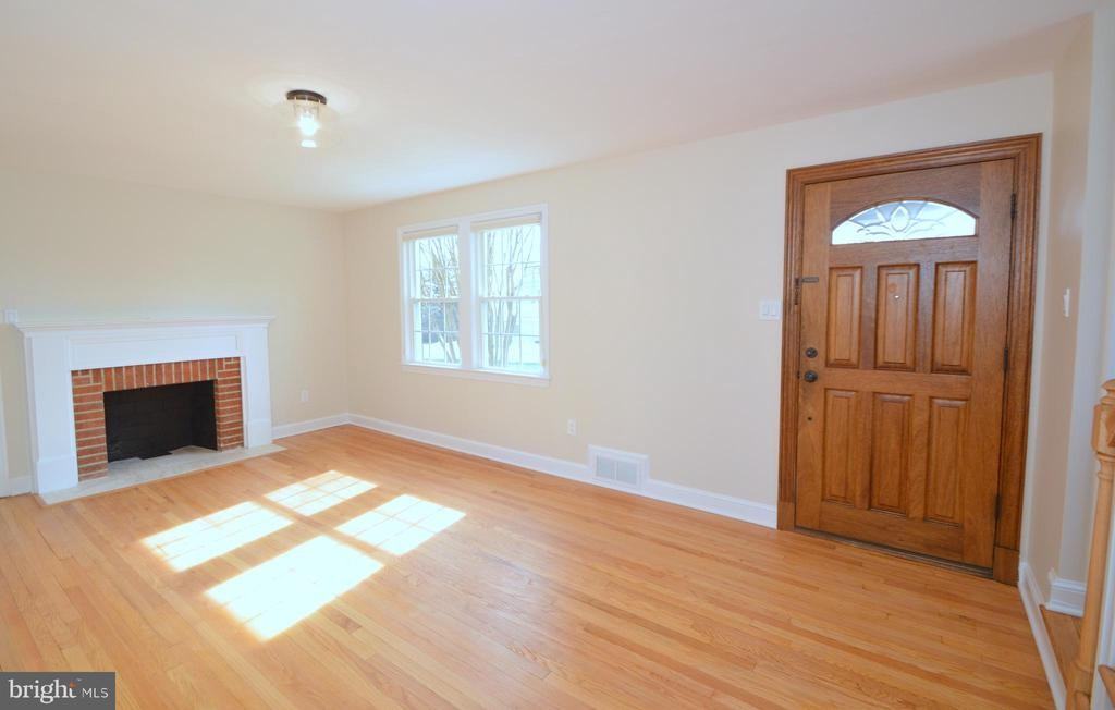2441 N Mckinley St - Photo 4 of 22
